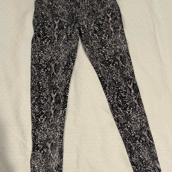SPANX Faux Leather Snake Shine Legging - Picture 6 of 9